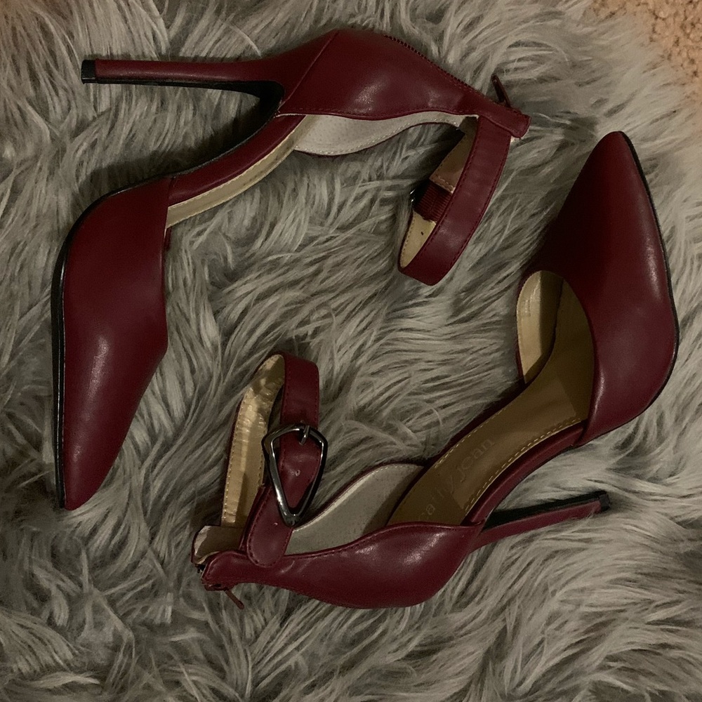 Like New! Maroon Red Cathy Jean Ankle strap Heels
